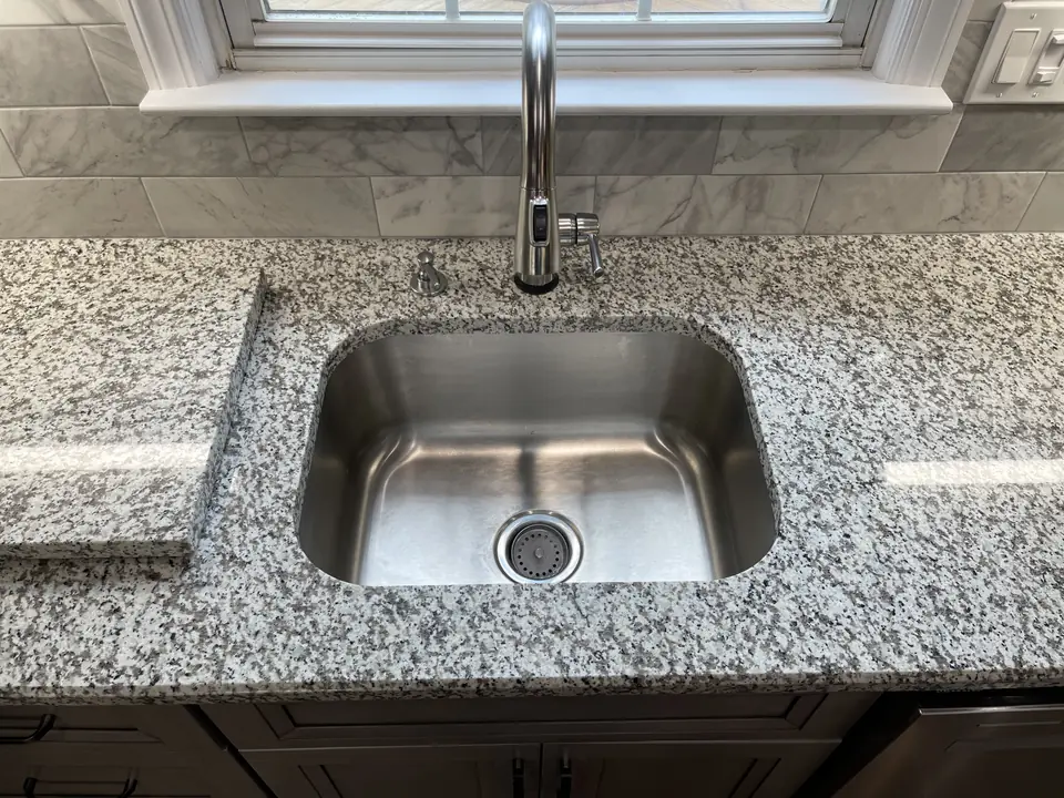 Undermount sink, white granite