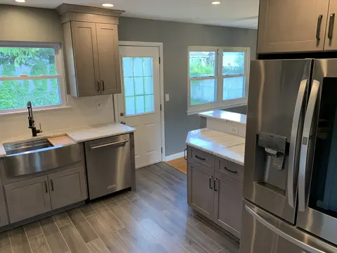 Photo 4 of 19
